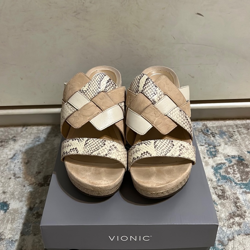 Vionic sandal wedge